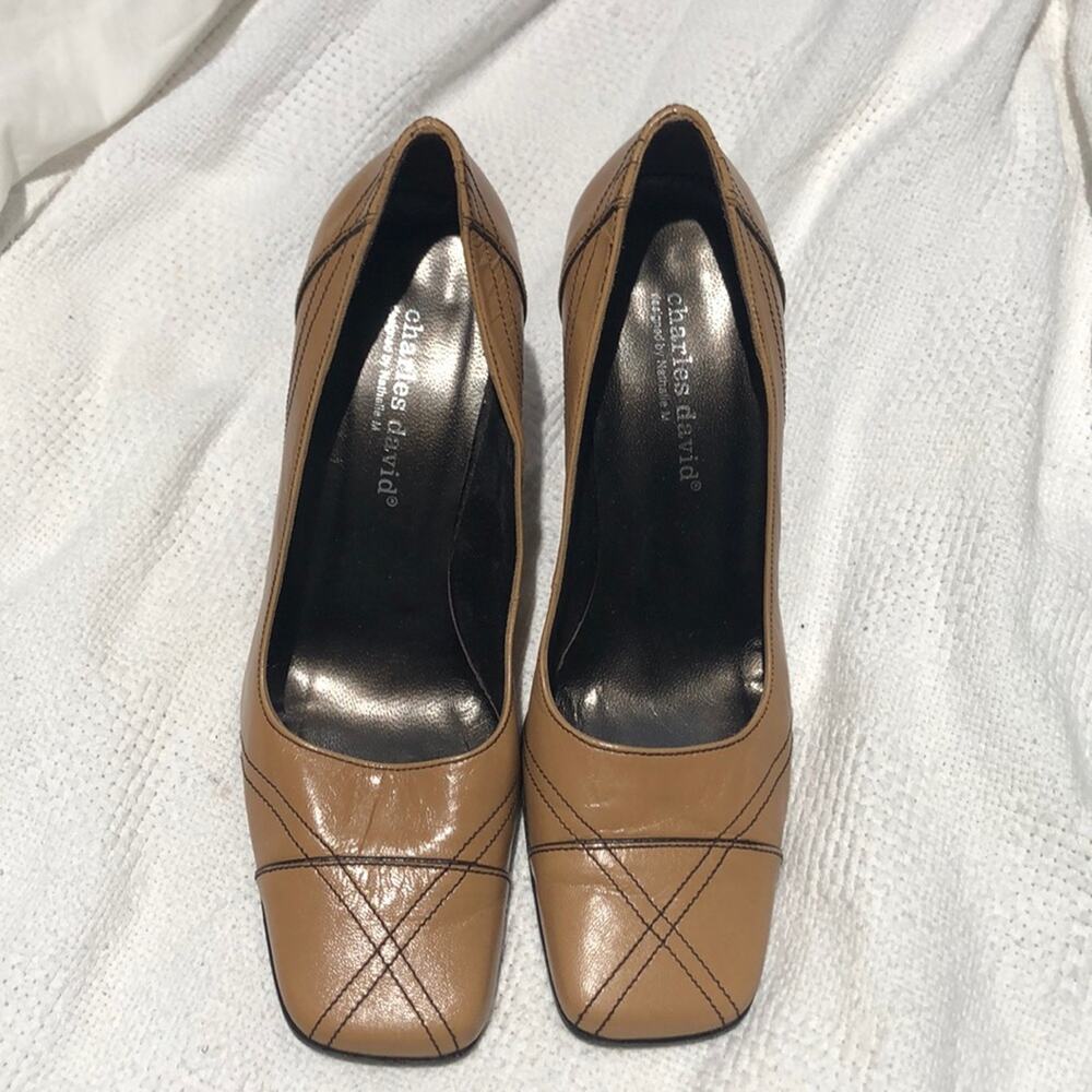 Charles David 8.5 tan leather pump brown stitched